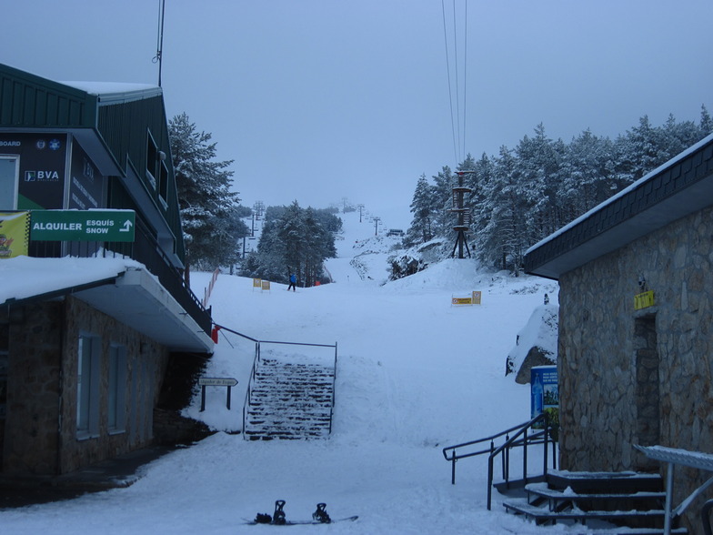 Manzaneda resort snow